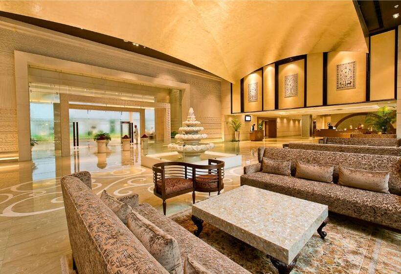 Номер Deluxe, The Lalit Jaipur