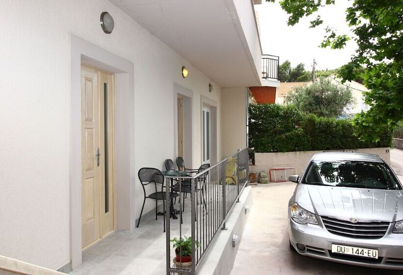 آپارتمان 1 خوابه با چشم‌انداز باغ, Apartmani Dub