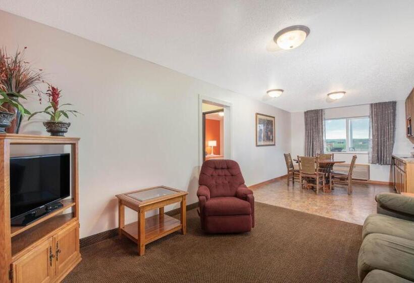 Люкс Кровать Кинг, Howard Johnson By Wyndham Oacoma Hotel & Suites