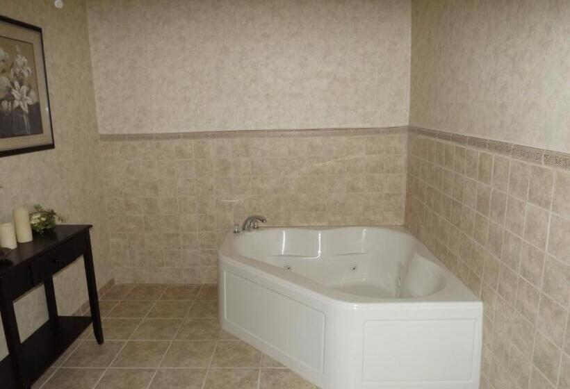 Студио Стандарт Кровать Кинг, Howard Johnson By Wyndham Oacoma Hotel & Suites