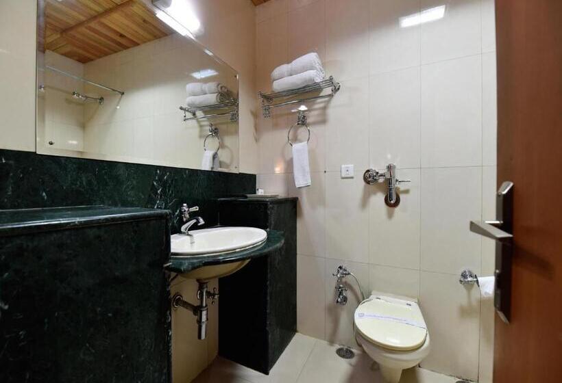 Номер Deluxe, Broadways Inn