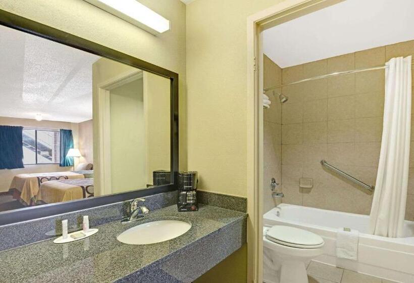 Стандартный Номер Кровать Кинг, Super 8 By Wyndham Universal City