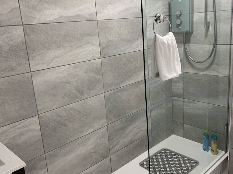 Single Basic Room Shared Bathroom, Bide Collective