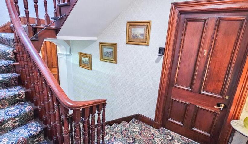 Четырехместный Номер Классик, Mystayinn Melrose Villa