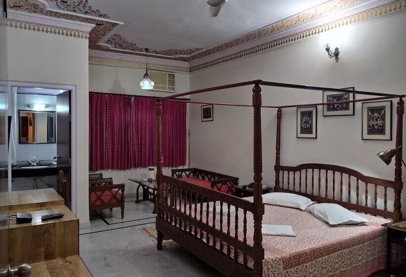 标准间, Anuraag Villa