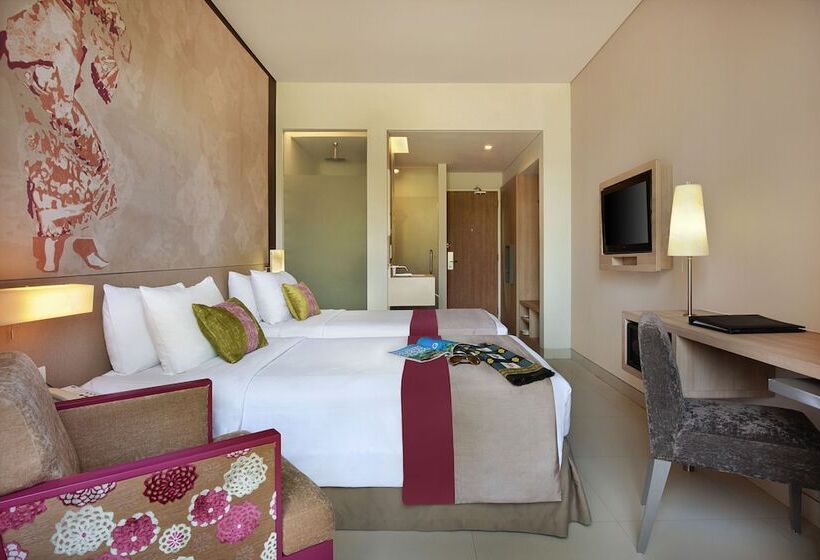 اتاق سوپریور با چشم‌انداز استخر, Mercure Bali Nusa Dua