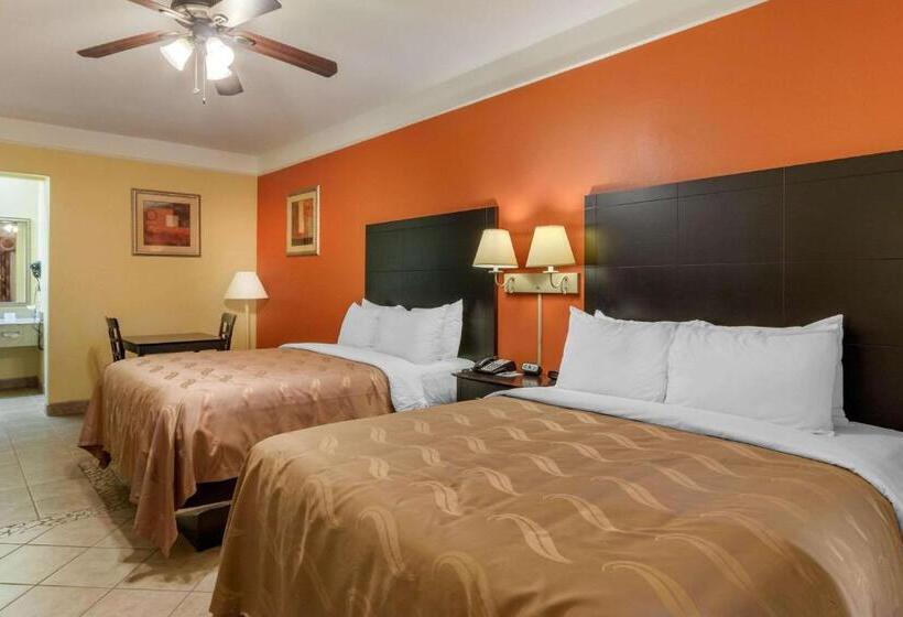 Номер Стандарт, Quality Inn & Suites At The Outlets Mercedes Weslaco