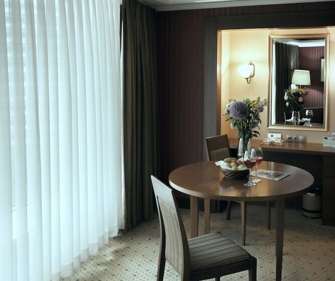اتاق استاندارد با چشم‌انداز شهر, Diplomat Hotel By Ag Hotels Group