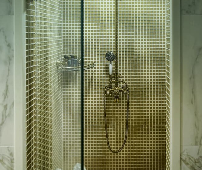 سوئیت سینیور, Diplomat Hotel By Ag Hotels Group