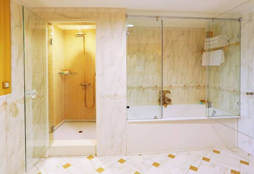 سوئیت سینیور, Diplomat Hotel By Ag Hotels Group