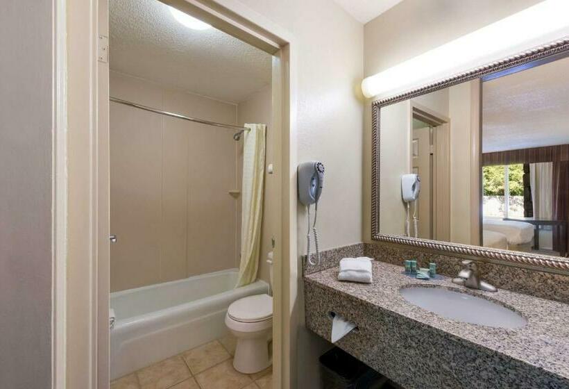 Стандартный Номер Нижний Этаж, Best Western Mountain Lodge At Banner Elk