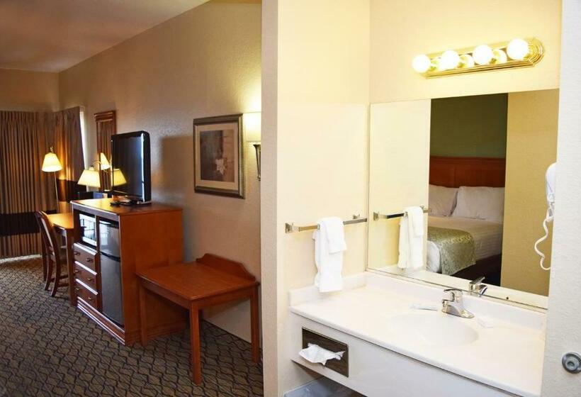 اتاق استاندارد با تخت دو نفره بزرگ, Beachfront Hotel Houghton Lake
