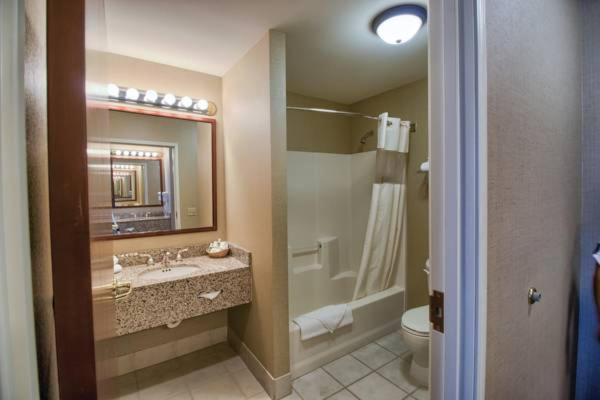 Классический Номер, Medallion Inn And Suites