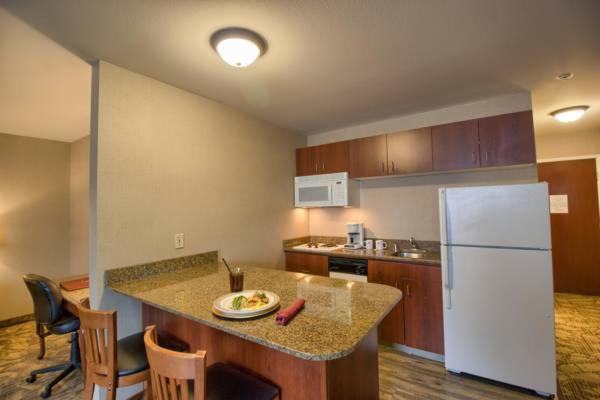 Люкс Deluxe Кровать Кинг, Medallion Inn And Suites