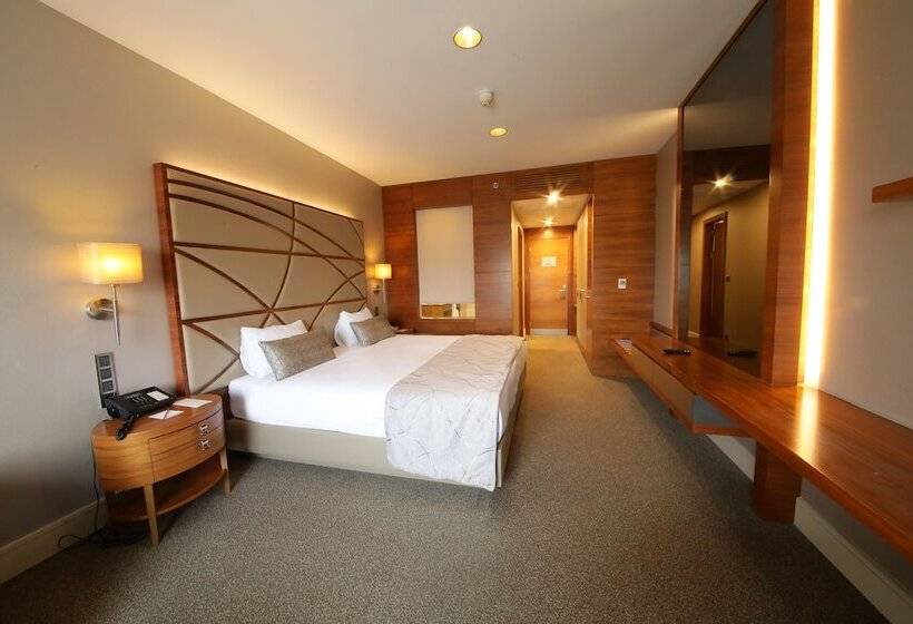 Superior Room Side Sea View, Cevahir Hotel Istanbul Asia