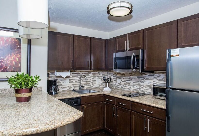Люкс, Staybridge Suites Lincoln North East, An Ihg