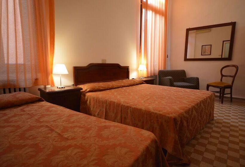 Quarto Triplo Standard Casa de Banho Partilhada, Albergo Casa Peron