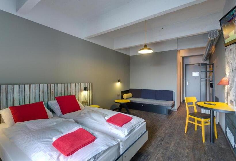 스탠다드 트리플 룸, Meininger Hotels Bruxelles City Center