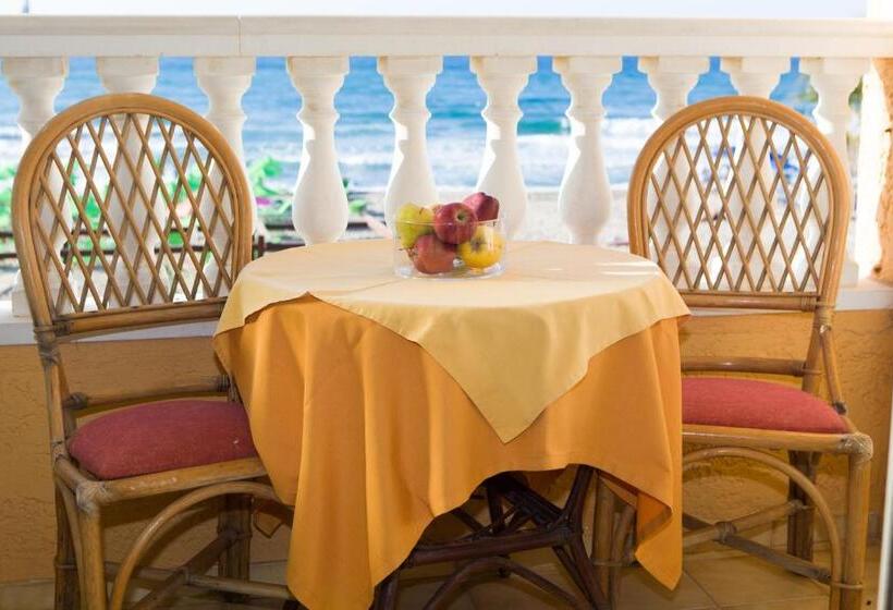اتاق لوکس با چشم‌انداز دریا, Birais Beach Studios