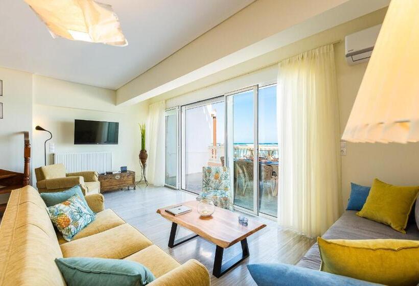 Deluxe Suite King Bed, Birais Beach Studios