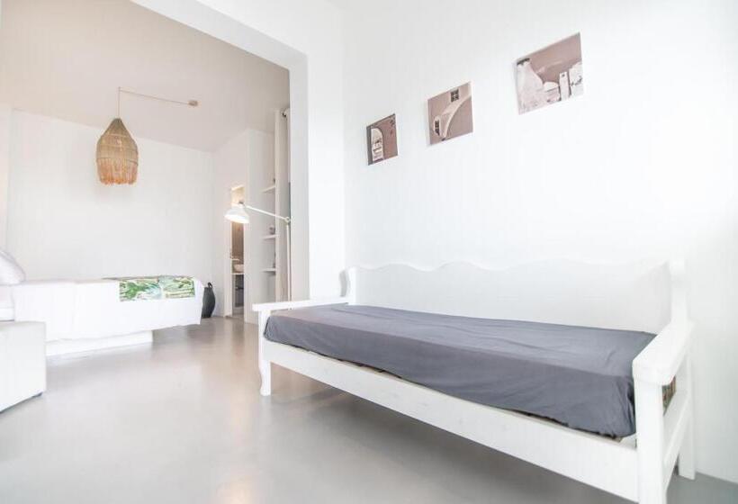 اتاق اساندارد با چشم‌انداز جانبی به دریا, Agave Santorini Design Boutique
