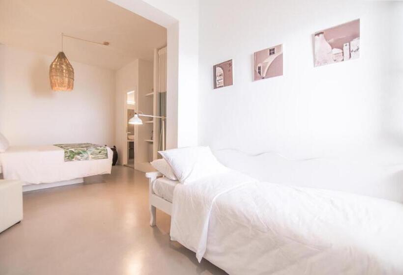 اتاق اساندارد با چشم‌انداز جانبی به دریا, Agave Santorini Design Boutique