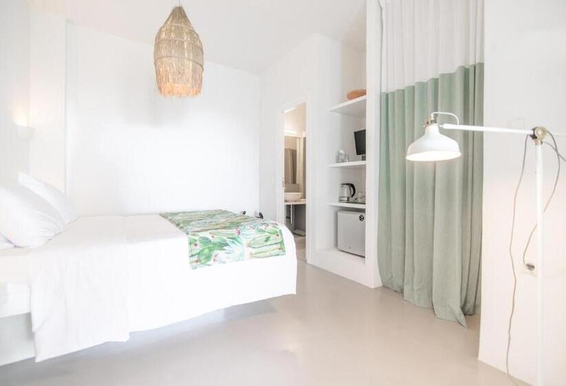 اتاق اساندارد با چشم‌انداز جانبی به دریا, Agave Santorini Design Boutique