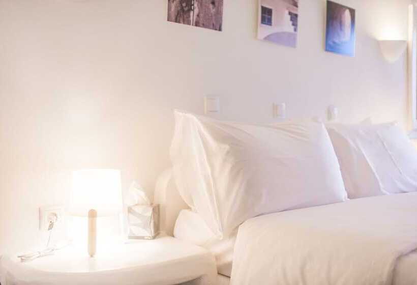 اتاق اساندارد با چشم‌انداز جانبی به دریا, Agave Santorini Design Boutique