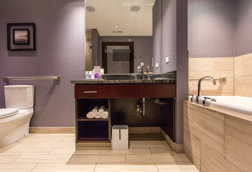 Suite, Ivy Boutique