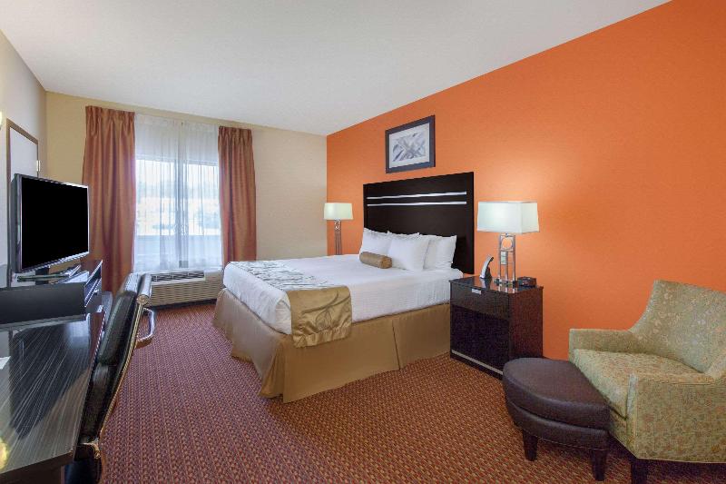 اتاق استاندارد با تخت بزرگ, La Quinta Inn & Suites By Wyndham Tulsa Midtown