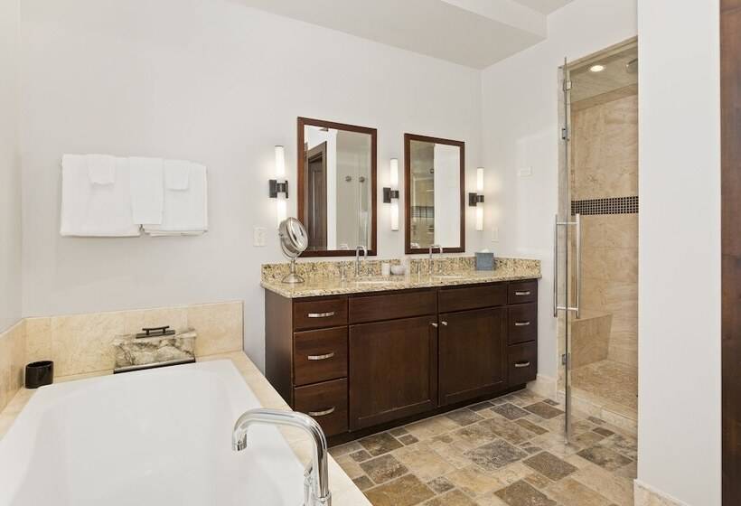 1 Bedroom Penthouse Apartment, Lumiere With Inspirato