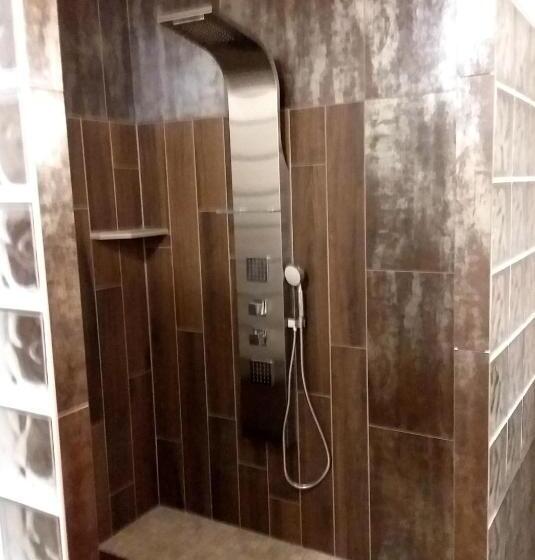 Студия Стандарт, Diamondstone Guest Lodges