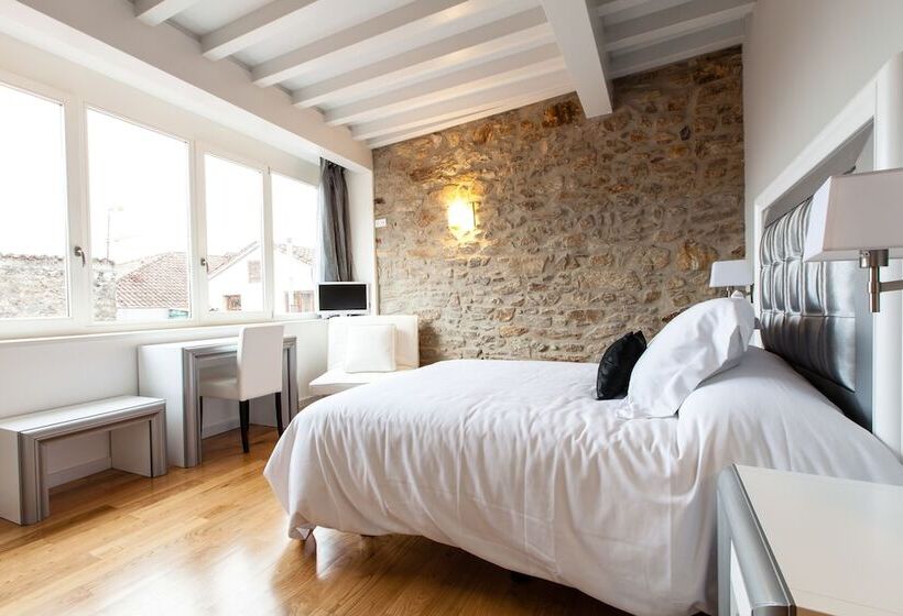 수피리어 룸, Montenegro Compostela