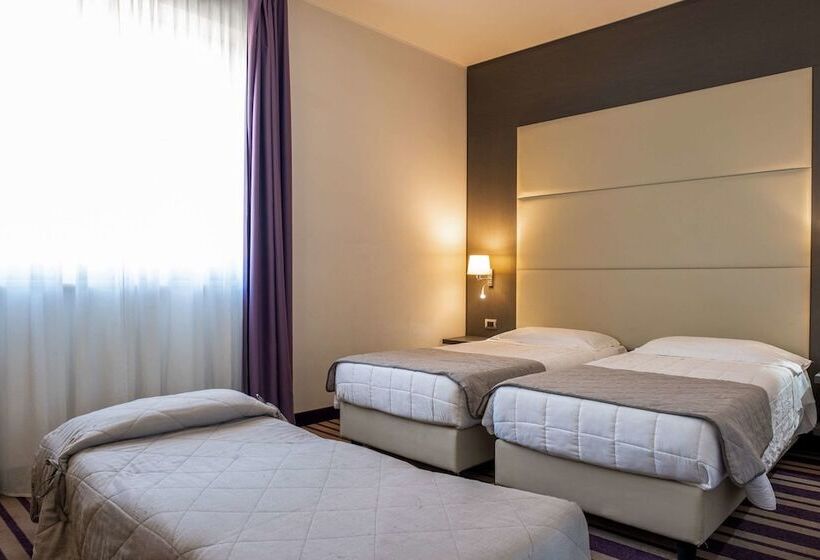 Номер Стандарт Трехместный, Quality Hotel Green Palace