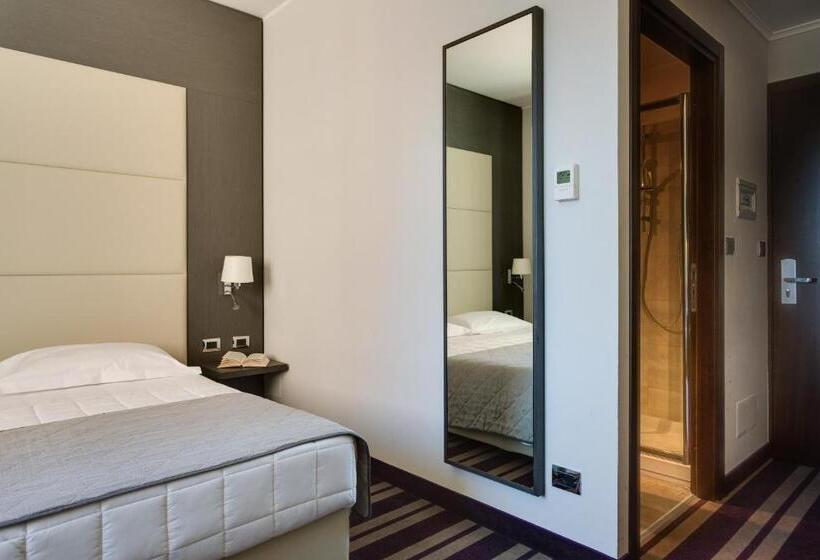 Номер Стандарт Трехместный, Quality Hotel Green Palace