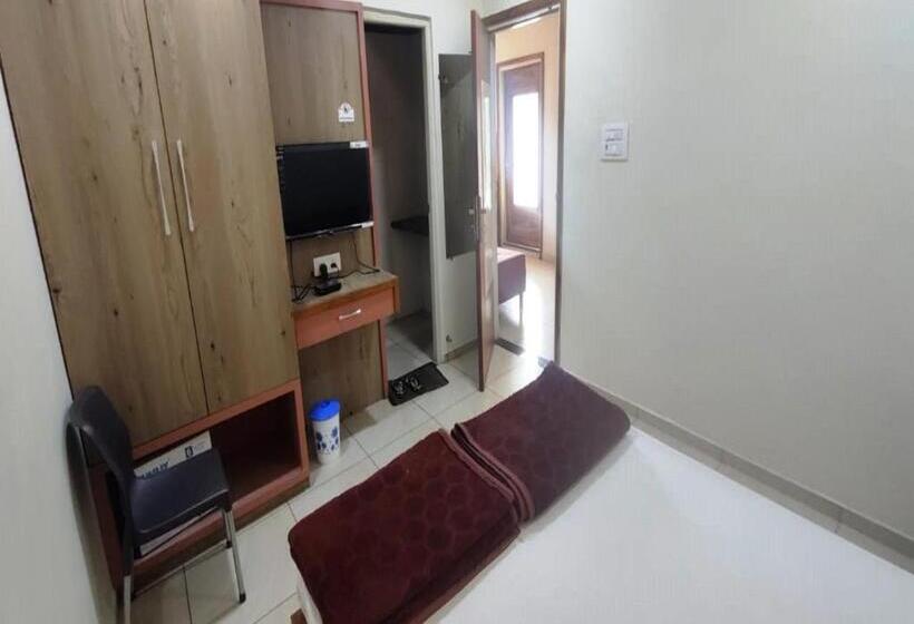 Номер Economy, Royal Residency
