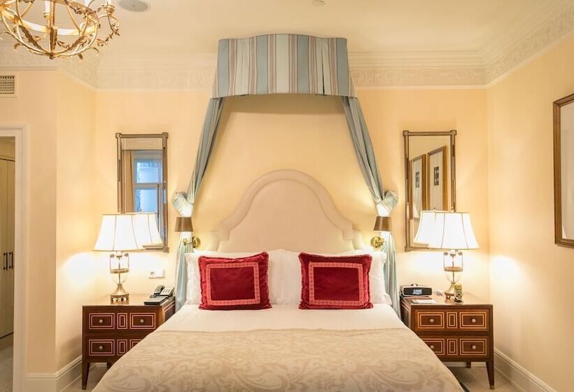 سوئیت پریمیوم, Four Seasons Hotel Lion Palace St. Petersburg