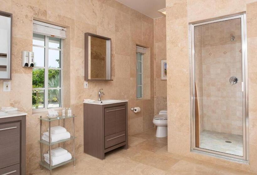 اتاق لوکس با تخت بزرگ, Le Soleil D Or