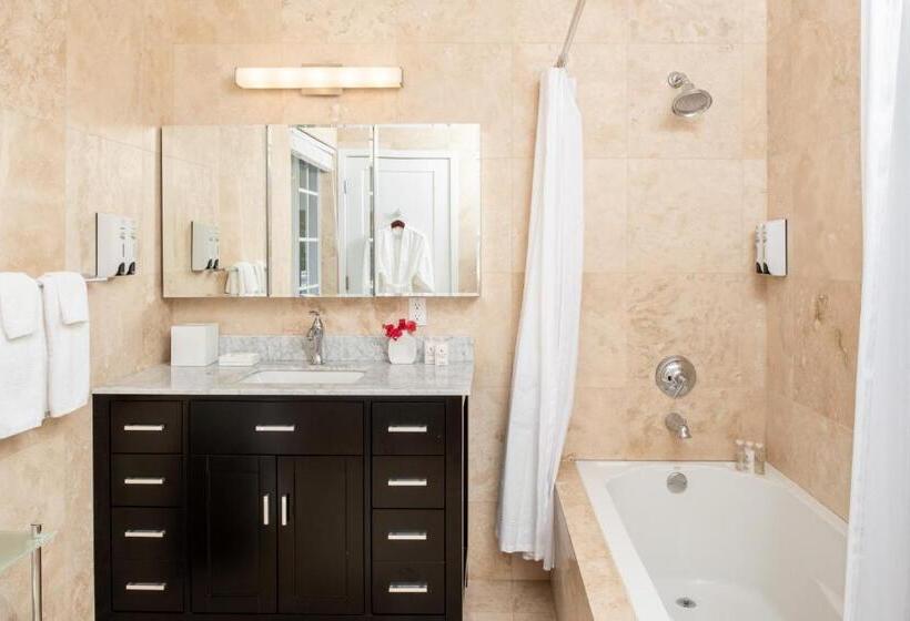 اتاق لوکس با تخت بزرگ, Le Soleil D Or