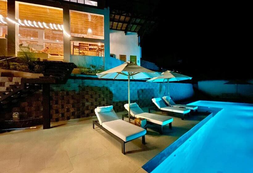 استودیوی استاندارد با چشم‌انداز دریا, Organica Yoga Shelter