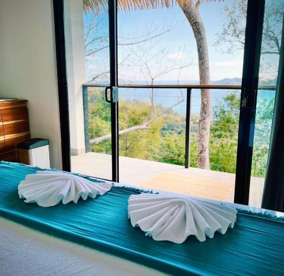 استودیوی استاندارد با چشم‌انداز دریا, Organica Yoga Shelter