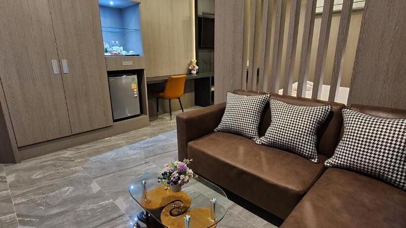 스위트 킹사이즈 침대, The Room Boutique