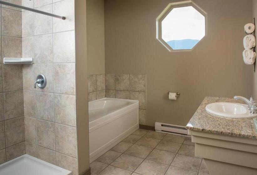 小型豪华套房, Hilltop Inn  Salmon Arm