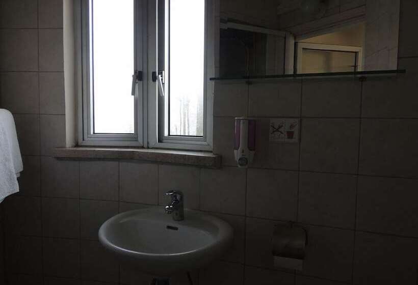 Chambre Standard Individuelle, Delphi