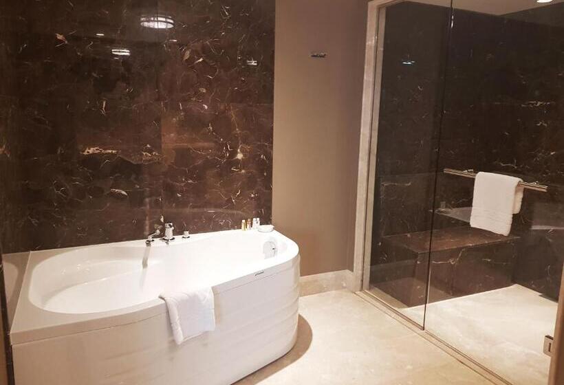 سوییت اجرایی, International Hotel Tashkent