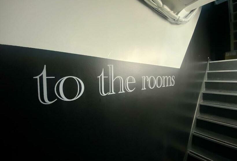 استودیوی لوکس, Station Rooms