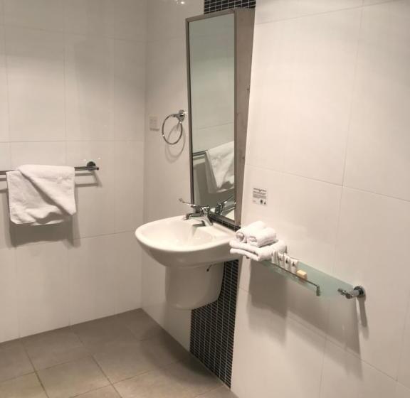 استودیوی استاندارد, St Kilda Central Apartments