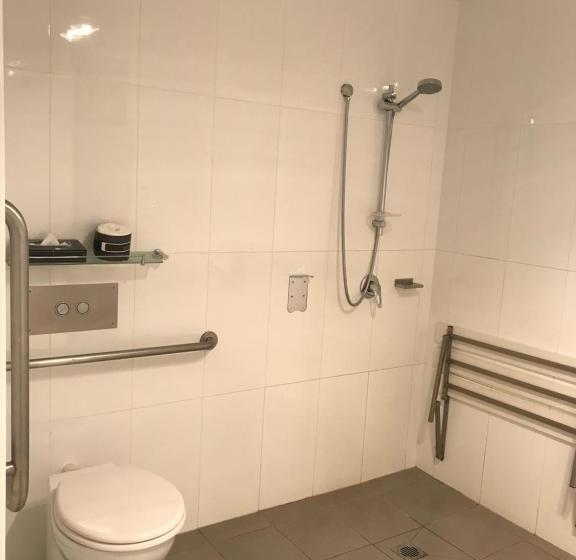 استودیوی استاندارد, St Kilda Central Apartments