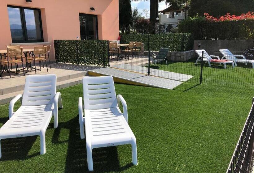 Апартаменты 1 Спальня Нижний Этаж, Residence Bellavista