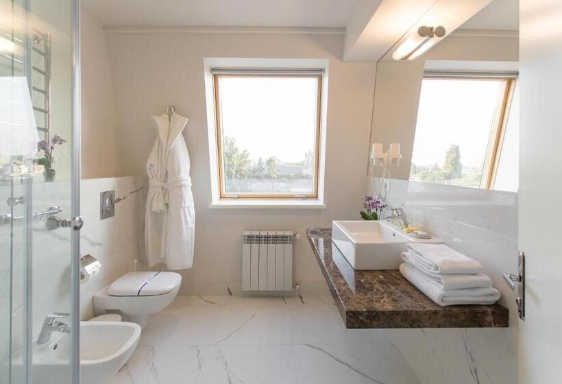 Quarto Superior, Uno Design
